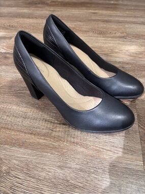 Clarks Alayna Ray Round-Toe Block Heel Pumps